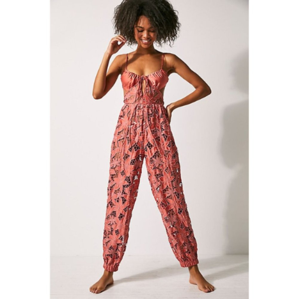 New! Free People Intimately meet me in Bali romper lace jumpsuit. Didn’t fit me!